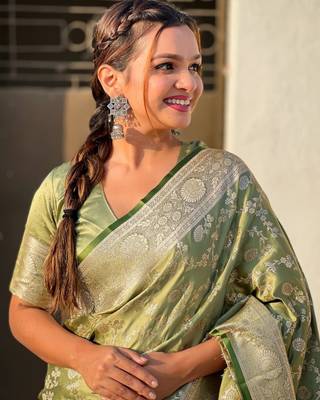Pista Silk blend Sarees with blouse 4