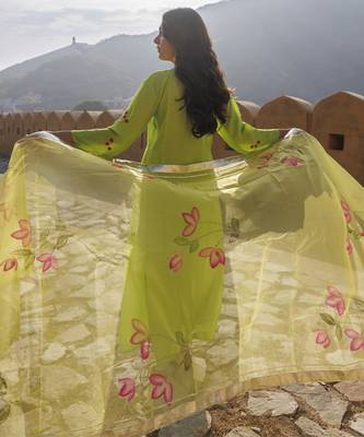 Bright green uppada silk kurta set 2