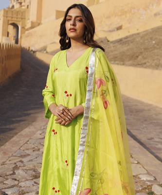 Bright green uppada silk kurta set 5