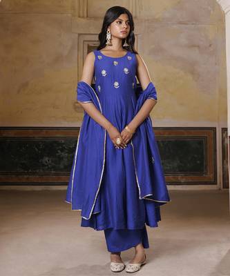 Blue embroiderd anarkali set 3