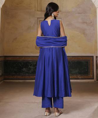 Blue embroiderd anarkali set 4