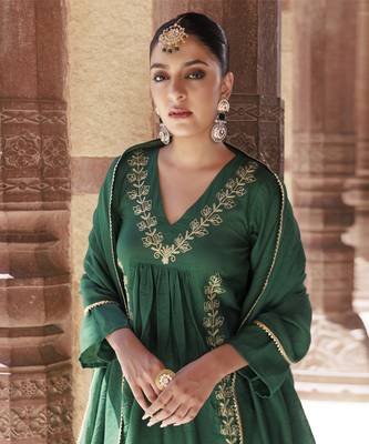 Green chanderi aari embroidered suit set 5