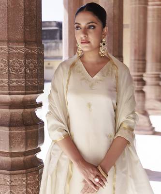 Ivory gold embroidered tissue kurta set 5
