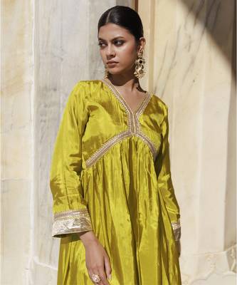 Olive yellow upadda silk kurta set with printed chanderi dupatta 2