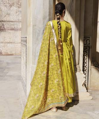 Olive yellow upadda silk kurta set with printed chanderi dupatta 3