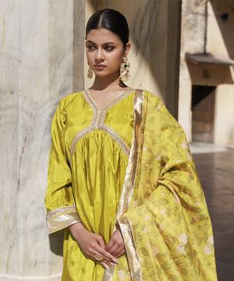 Olive yellow upadda silk kurta set with printed chanderi dupatta 5