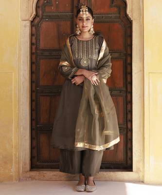 Green upadda silk aari embroidered kurta set 1