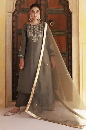 Green upadda silk aari embroidered kurta set