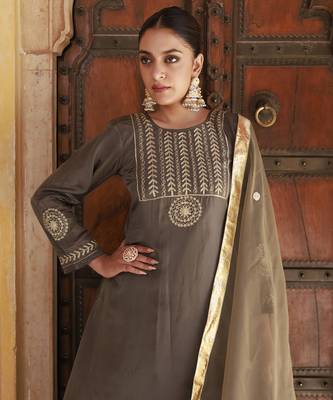 Green upadda silk aari embroidered kurta set 5