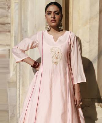 Peach chanderi aari embroidered anarkali set 4