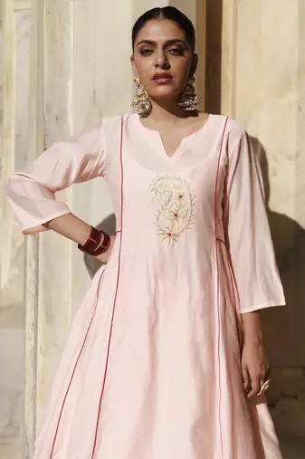 Peach chanderi aari embroidered anarkali set