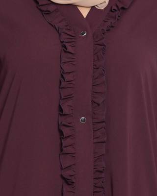 maroon front open abaya with ruffled panels and side pockets. 5