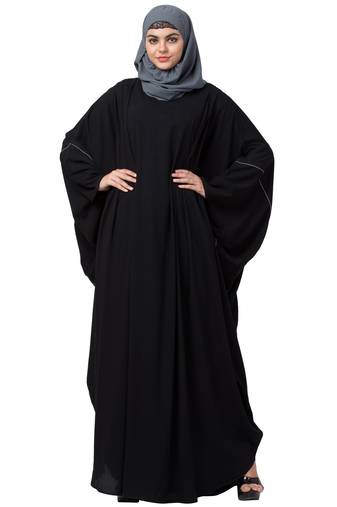 Black islamic kaftan abaya with pipings and pleats