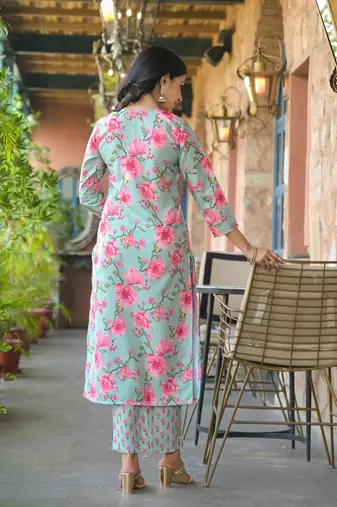 Women green rayon blend floral printed straight kurta trousers with dupatta