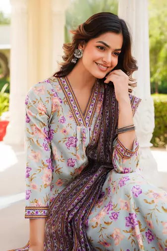 Women green rayon blend floral printed straight kurta trousers with dupatta