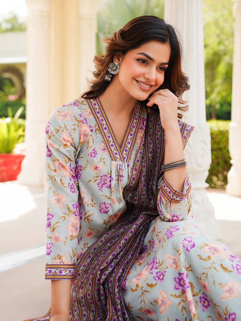 Women green rayon blend floral printed straight kurta trousers with dupatta