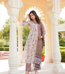 Women green rayon blend floral printed straight kurta trousers with dupatta