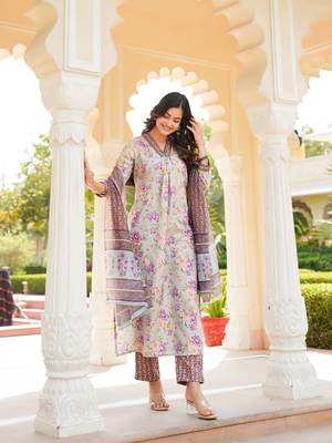 Women green rayon blend floral printed straight kurta trousers with dupatta 3