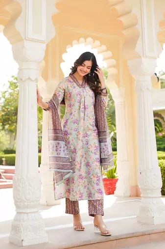 Women green rayon blend floral printed straight kurta trousers with dupatta