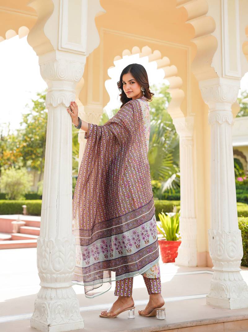 Women green rayon blend floral printed straight kurta trousers with dupatta