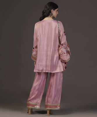 Pink aura mirror and resham hand embroidered tissue kurta sets of 3 2