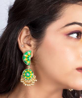 Clover green in embroidered gold finish circle earrings 1