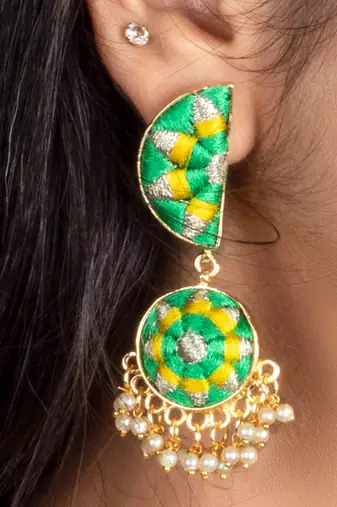 Clover green in embroidered gold finish circle earrings