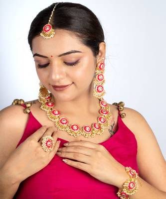 Aurora peach embroidery necklace set 1