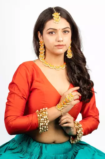 Sunburst symphony mustard & hot pink necklace set