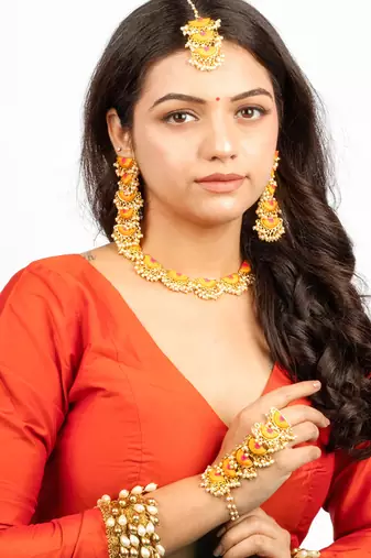Sunburst symphony mustard & hot pink necklace set