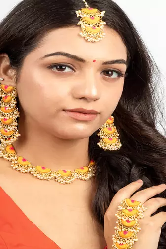 Sunburst symphony mustard & hot pink necklace set
