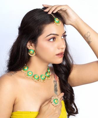 Scarlet green & lime yellow silk embroidered necklace set for celebration 3