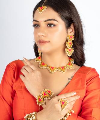Sunrise petal embroidery & pearl-embellished necklace set 1