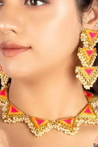 Sunrise petal embroidery & pearl-embellished necklace set