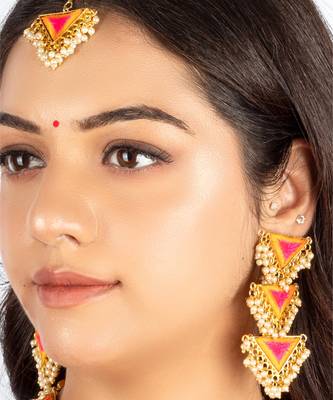 Sunrise petal embroidery & pearl-embellished necklace set 3