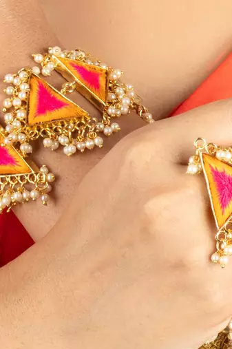 Sunrise petal embroidery & pearl-embellished necklace set