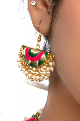 Emerald fern semi circular necklace set embellished in dark green silk embroidery
