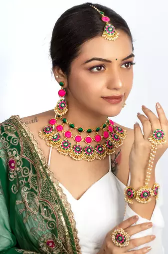 Olive blossom dark green circular mehendi necklace set
