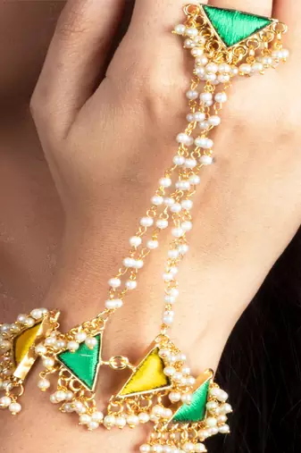 Lemon charm hand harness