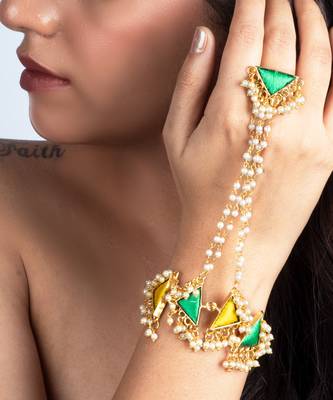 Lemon charm hand harness 3