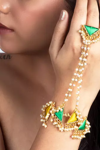 Lemon charm hand harness