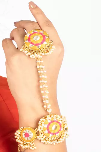 Sunset blush hand harness