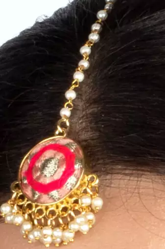 Rose maangtikka