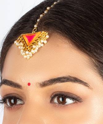 Golden petal maang tikka 2