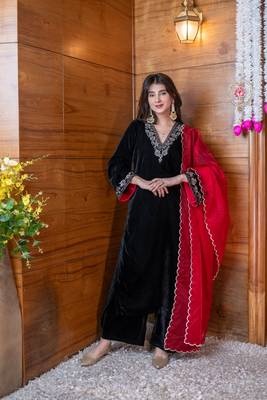 Velvet black and red embroidered kurta set 1