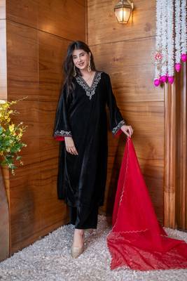 Velvet black and red embroidered kurta set 4