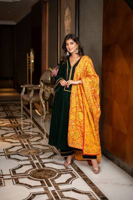 Velvet bottle green with silk mustard heavy dupatta 2
