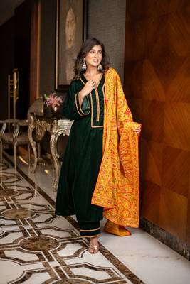 Velvet bottle green with silk mustard heavy dupatta 4