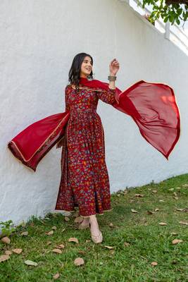 Red floral cotton nyra cut kurta set 4