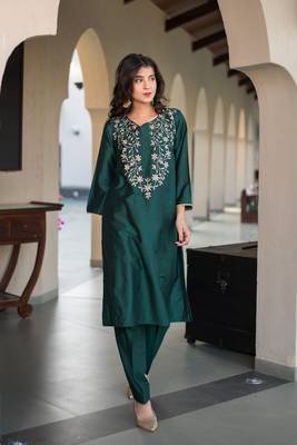 Bottle green kurta embroidery co-ord set 4